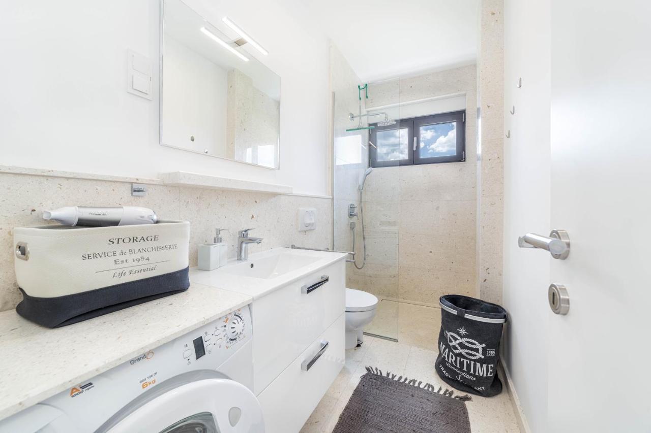 Villa Aliara Jacuzzi Apartment 보디체 외부 사진