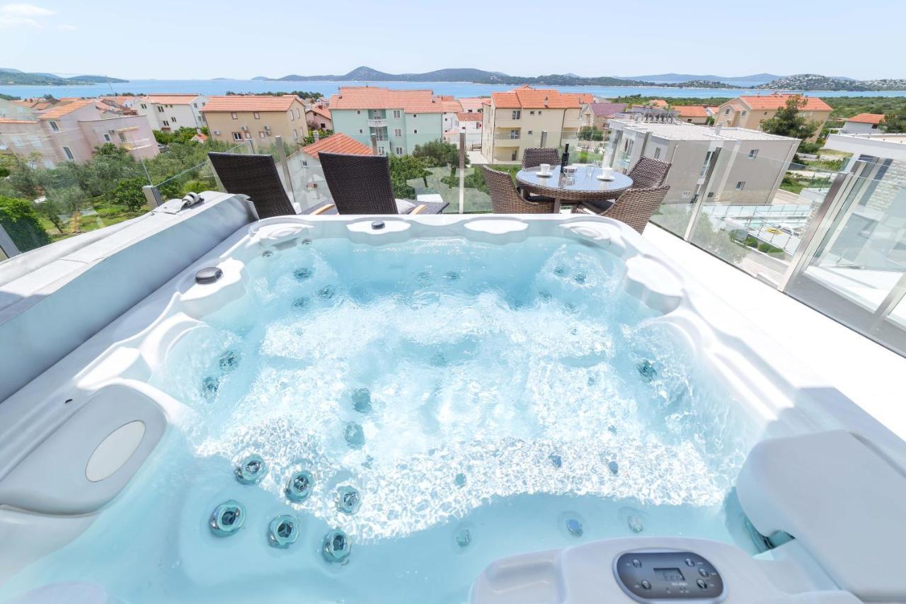 Villa Aliara Jacuzzi Apartment 보디체 외부 사진